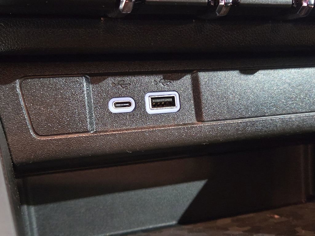 Used 2024 Chevrolet Colorado LT image 21