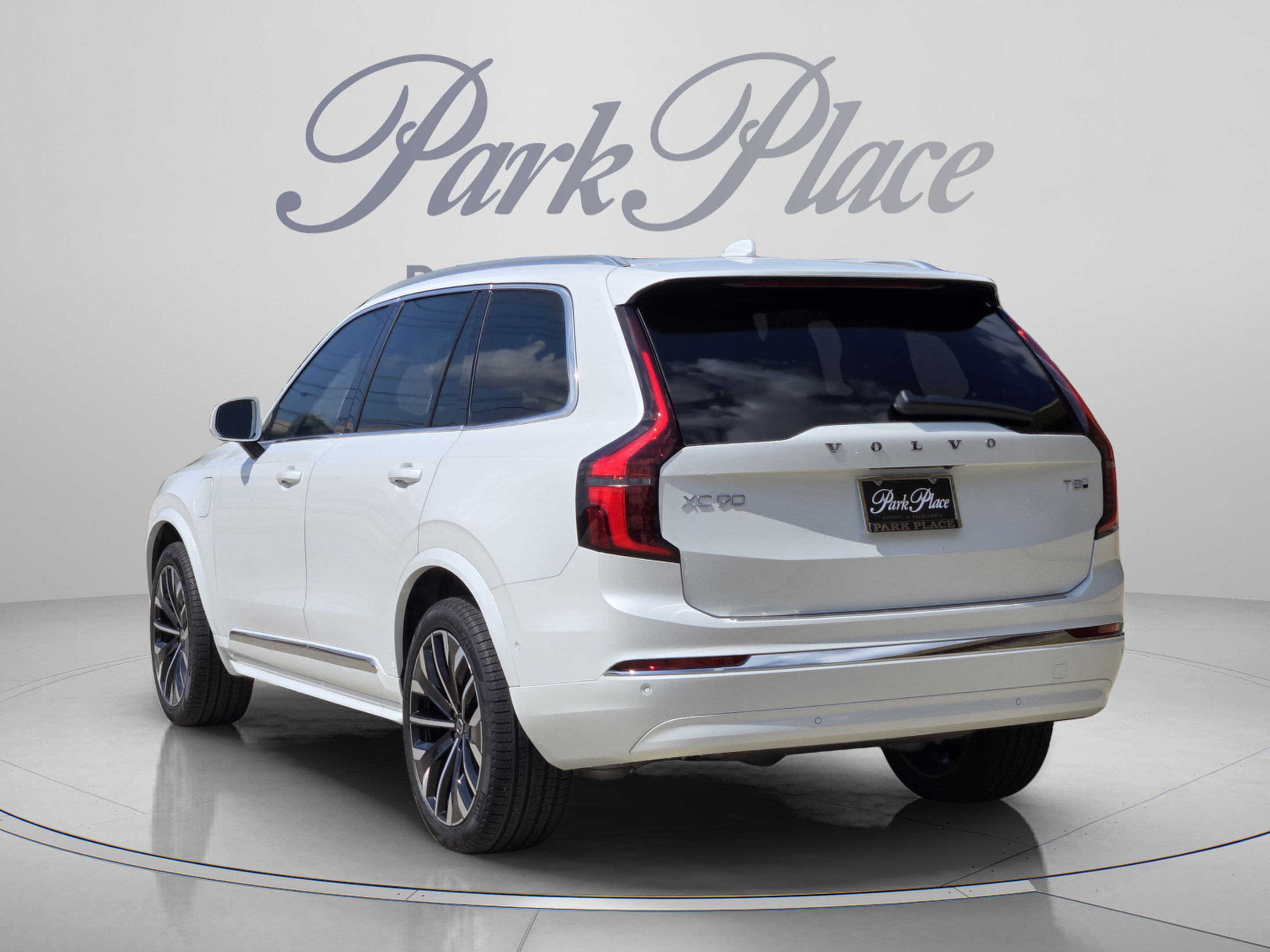 New 2026 Volvo XC90 T8 Plus w/ Protection Package Premier AWD/4WD image 3