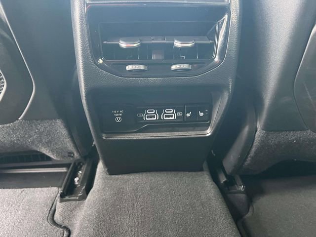 Certified 2023 Jeep Grand Cherokee Limited w/ Black Appearance Package image 15