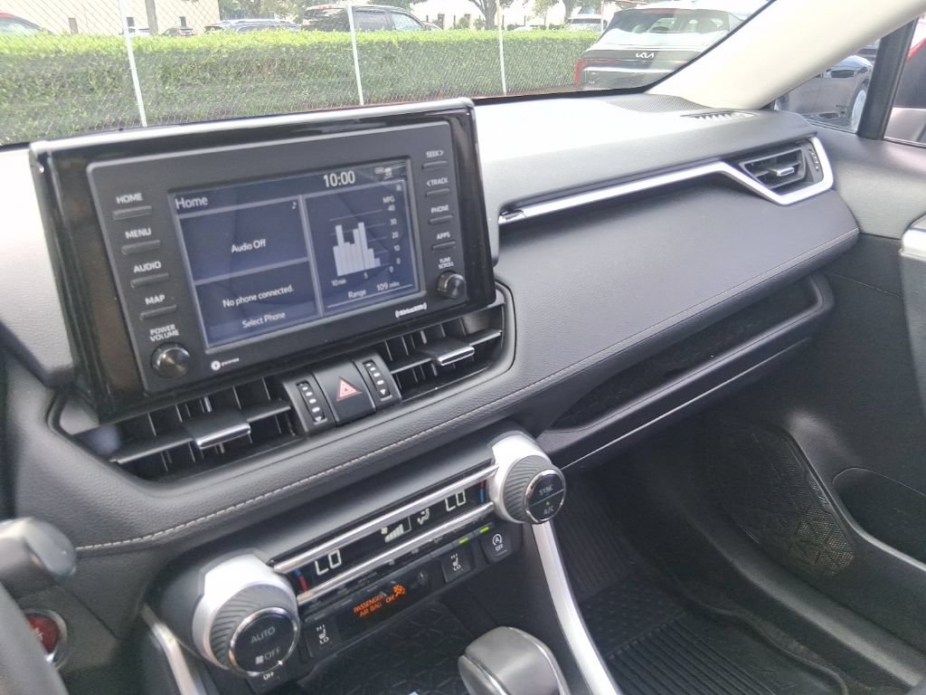 Used 2022 Toyota RAV4 XLE Premium AWD/4WD image 15