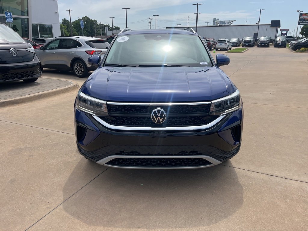 Used 2024 Volkswagen Taos SE image 2