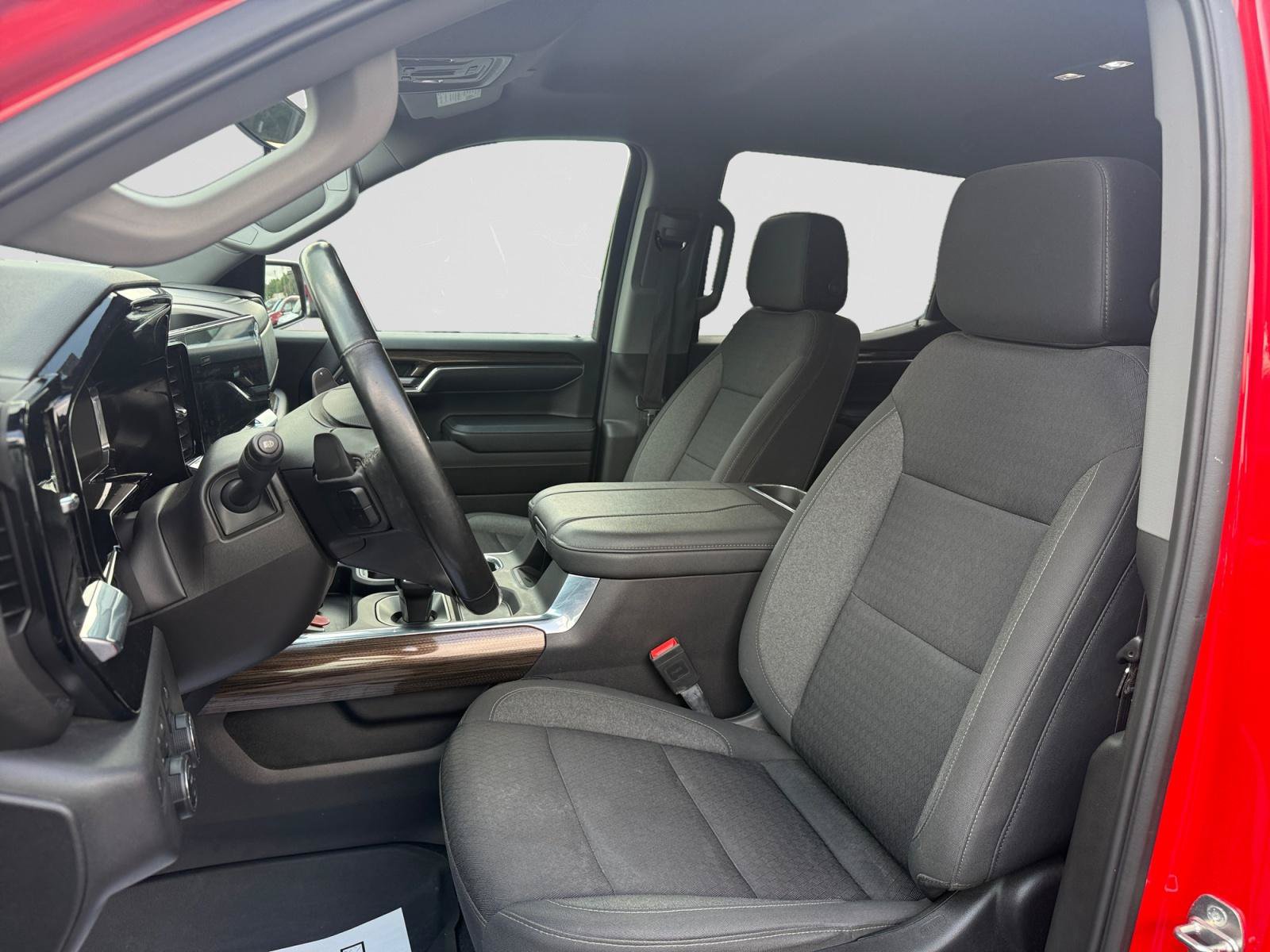 Used 2024 Chevrolet Silverado 1500 LT Trail Boss w/ Convenience Package II AWD/4WD image 9