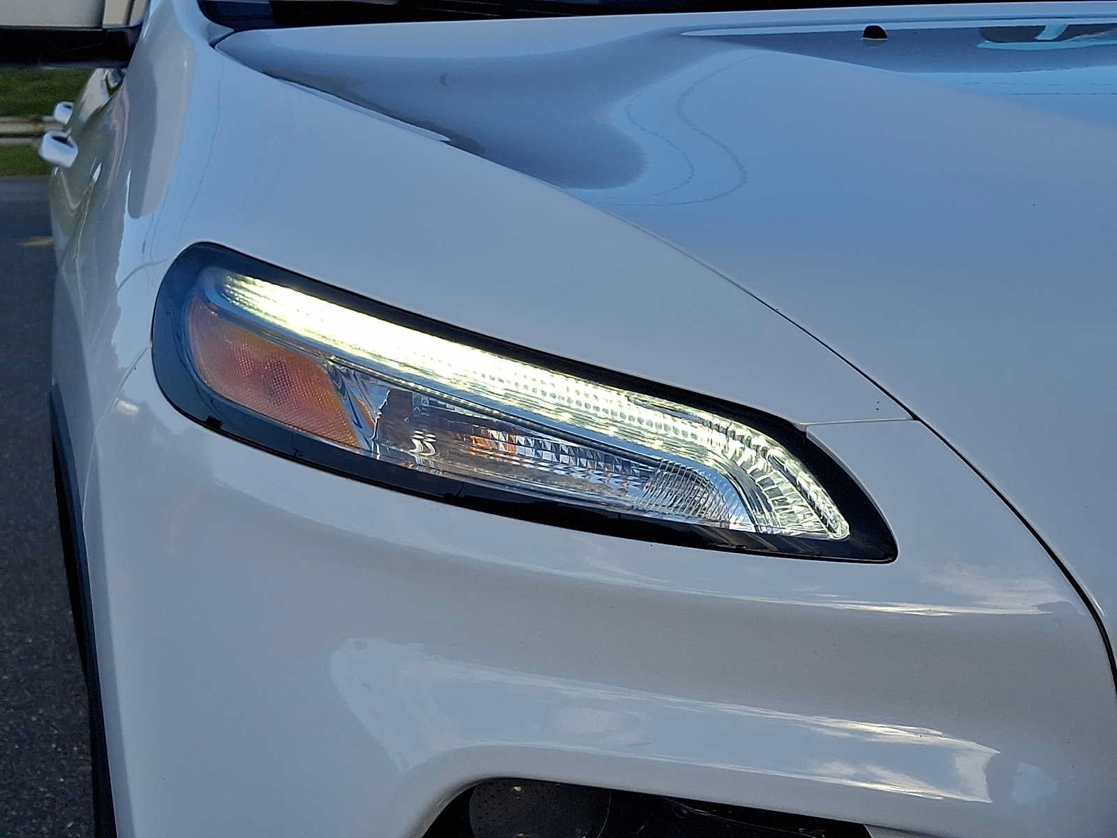 Used 2016 Jeep Cherokee Latitude AWD/4WD image 9