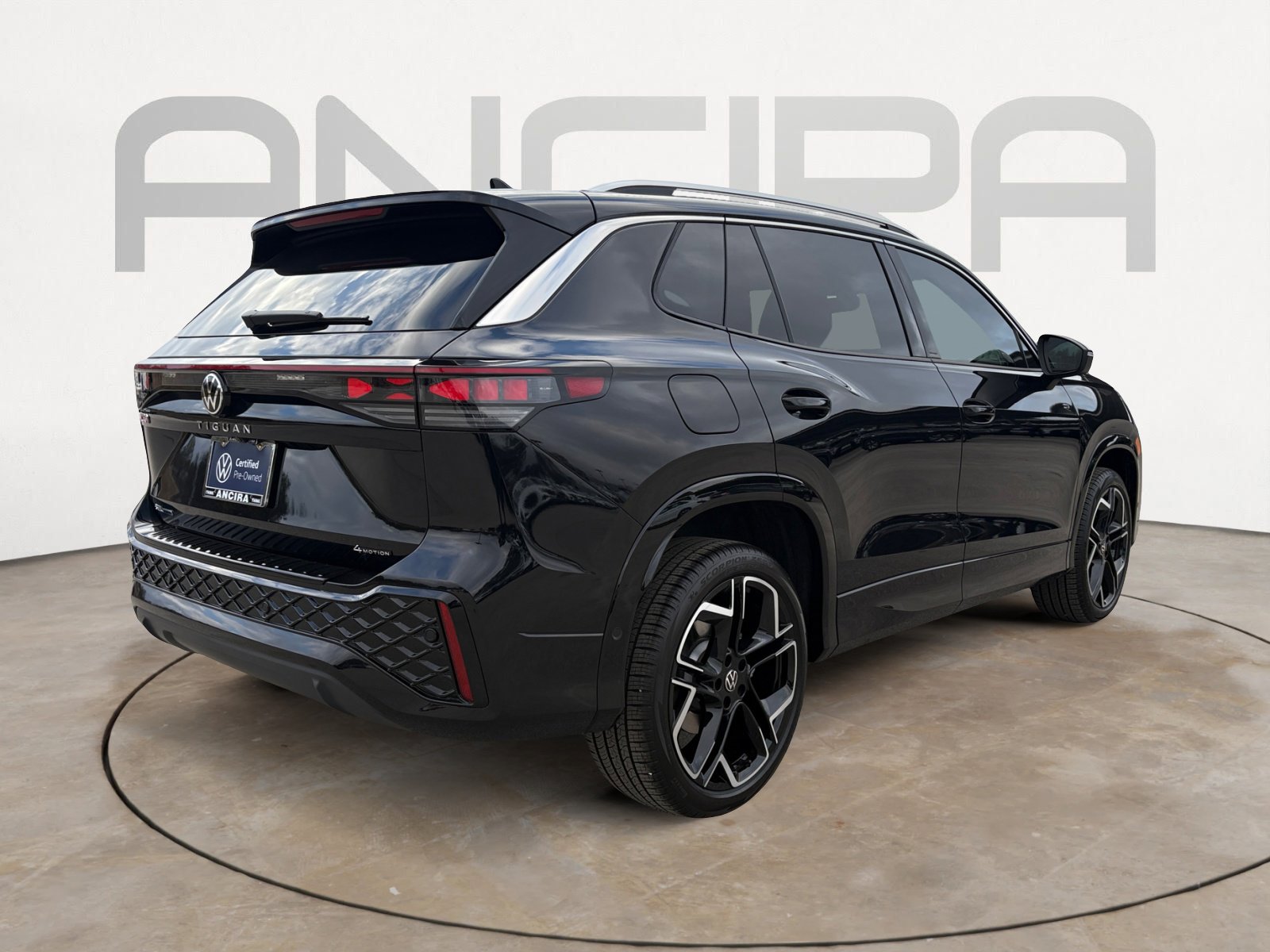 Certified 2026 Volkswagen Tiguan SEL R-Line AWD/4WD image 10