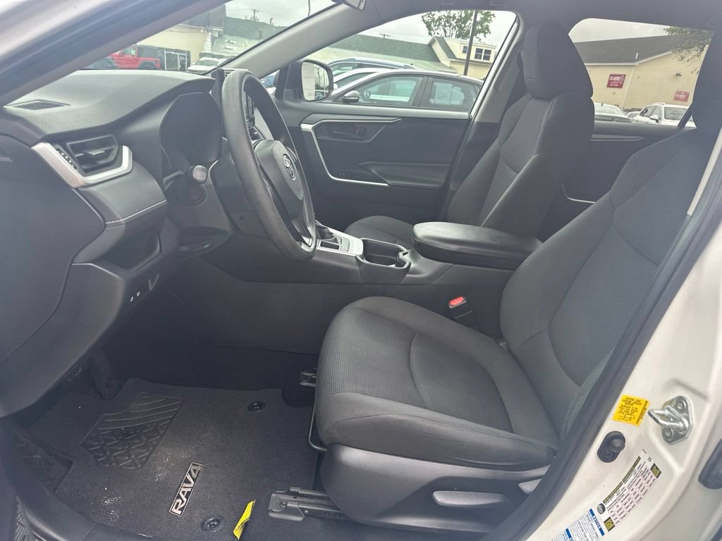Used 2020 Toyota RAV4 LE w/ Carpet Mat Package AWD/4WD image 14