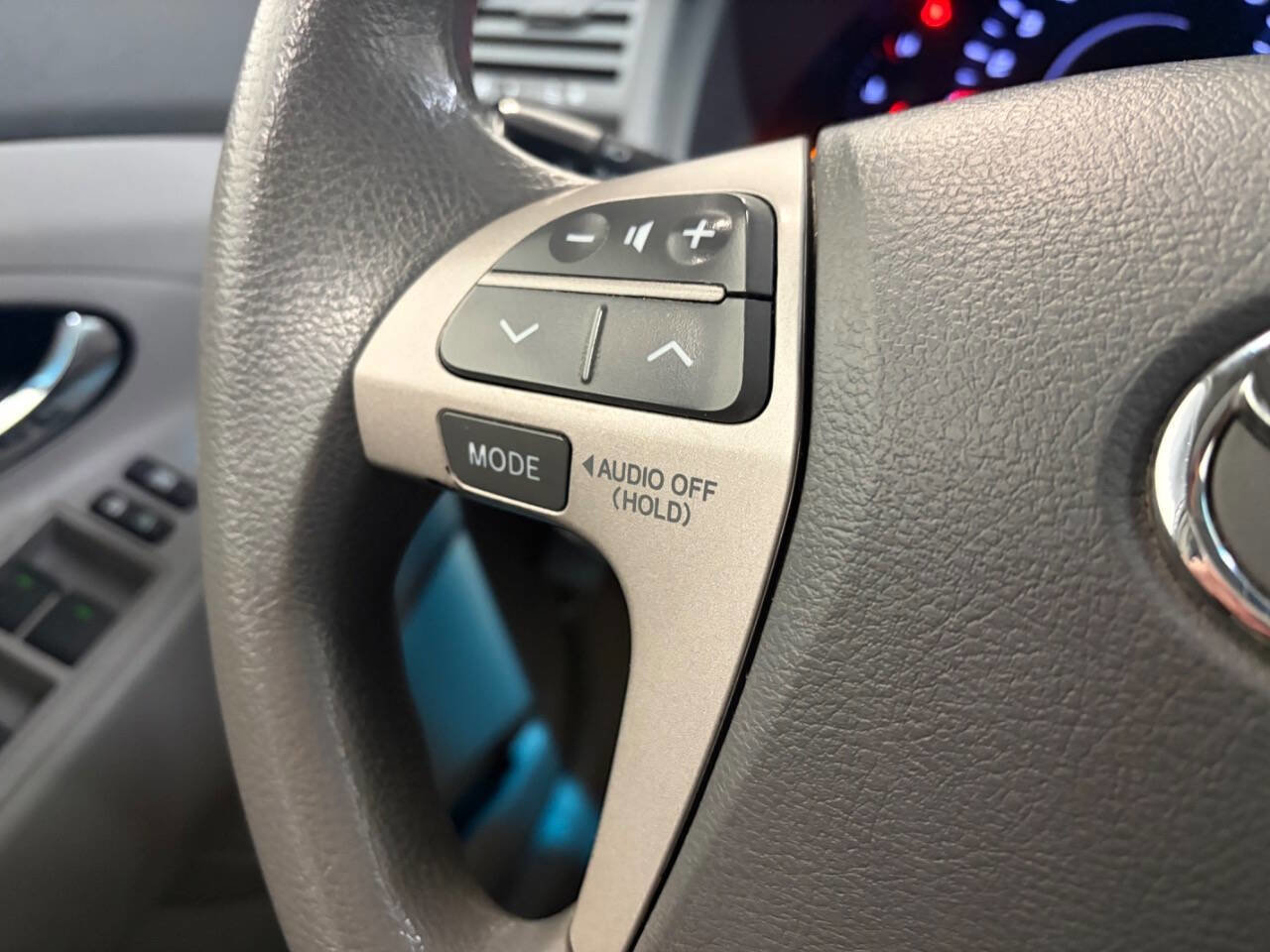 Used 2011 Toyota Camry LE image 21