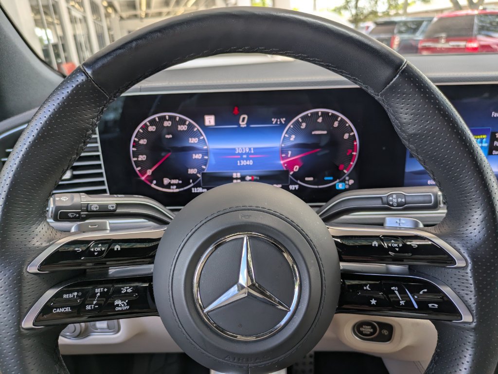 Used 2025 Mercedes-Benz GLS 450 4MATIC image 31
