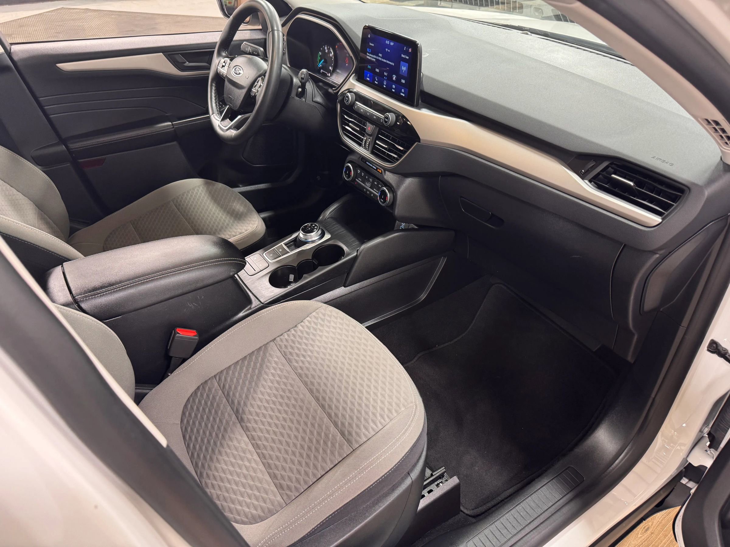 Used 2022 Ford Escape SE w/ Cold Weather Package image 20