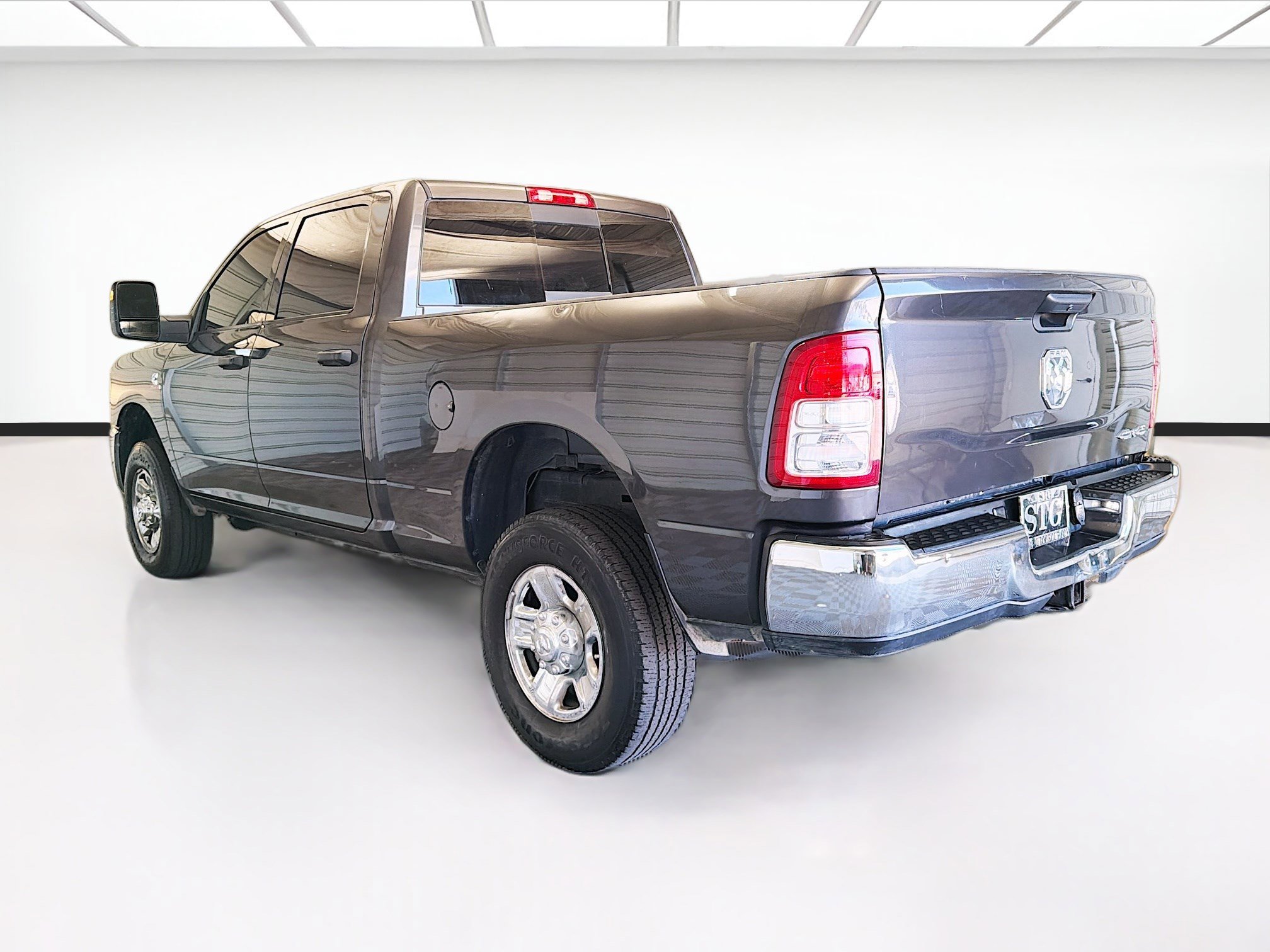 Used 2024 RAM 2500 Tradesman w/ Chrome Appearance Group image 6