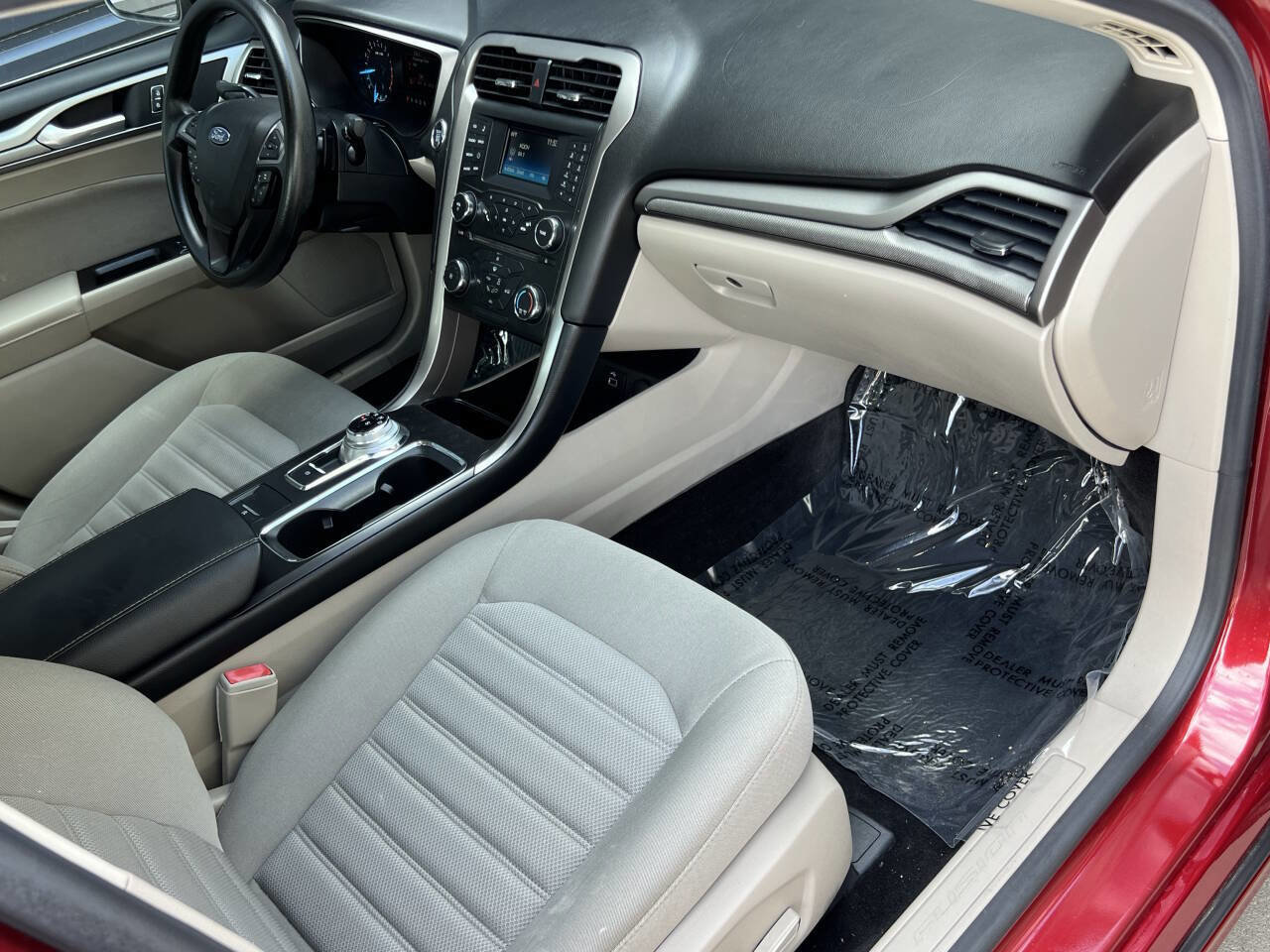 Used 2017 Ford Fusion SE FWD image 20