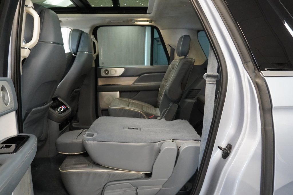 Used 2021 Lincoln Navigator L Black Label w/ Cargo Convenience Package image 28