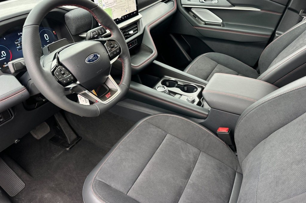 Used 2025 Ford Explorer ST-Line w/ Premium Package RWD image 10