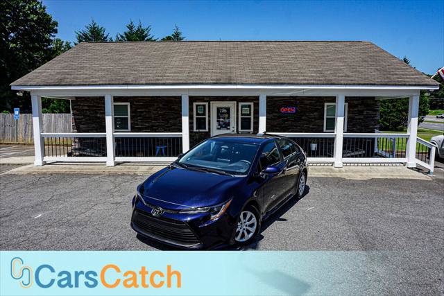 Used 2025 Toyota Corolla LE FWD image 2