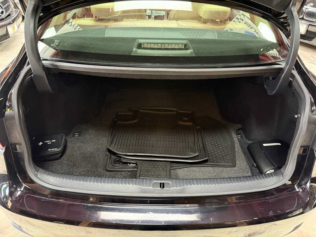 Used 2014 Lexus IS 350 AWD w/ Navigation Package image 34