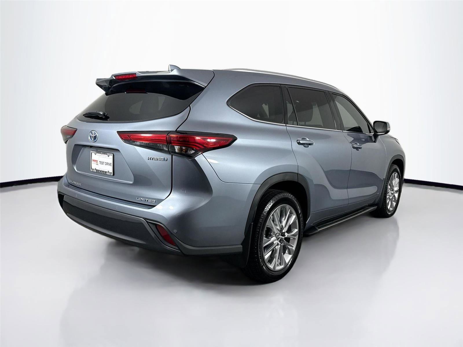 Used 2023 Toyota Highlander Limited AWD/4WD image 2