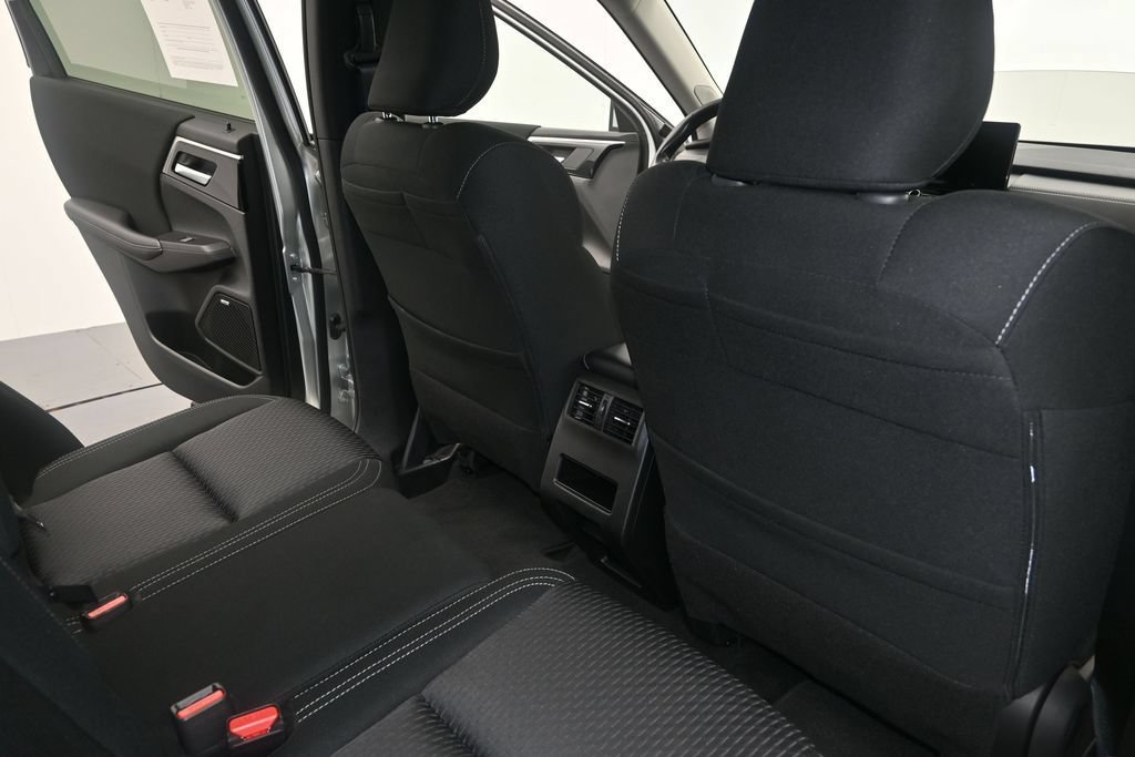 Used 2025 Mitsubishi Outlander ES AWD/4WD image 12