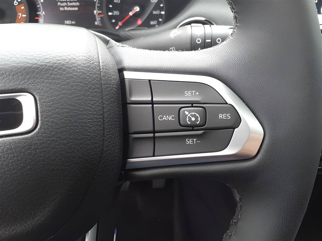 New 2023 Jeep Compass Latitude w/ Sun and Sound Group AWD/4WD image 15
