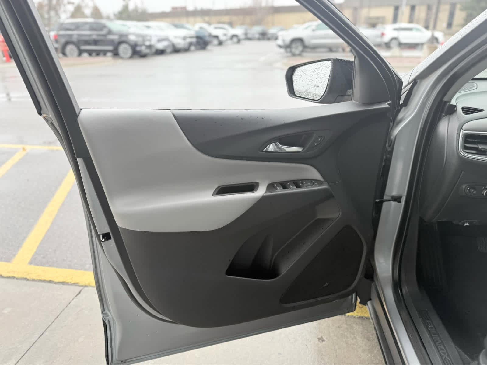 Used 2023 Chevrolet Equinox LS w/ Sport Edition FWD image 11