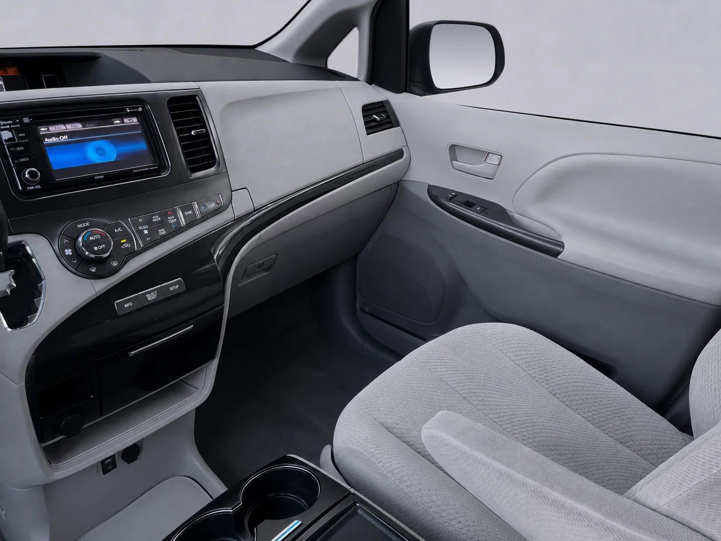 Used 2013 Toyota Sienna LE FWD image 16