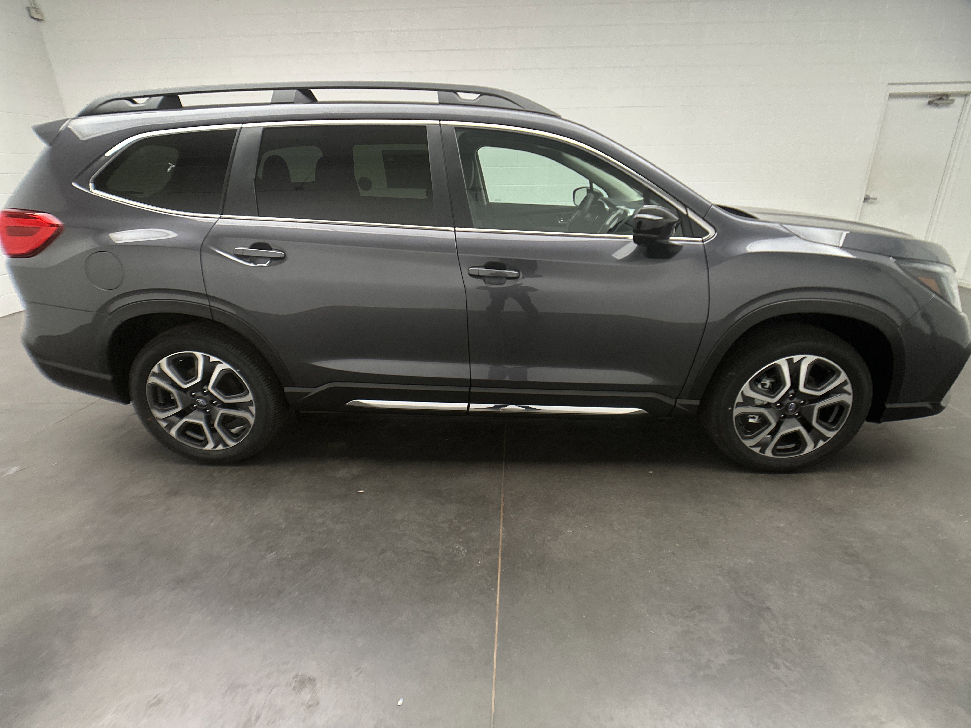 New 2025 Subaru Ascent Limited w/ Popular Package #2 image 10