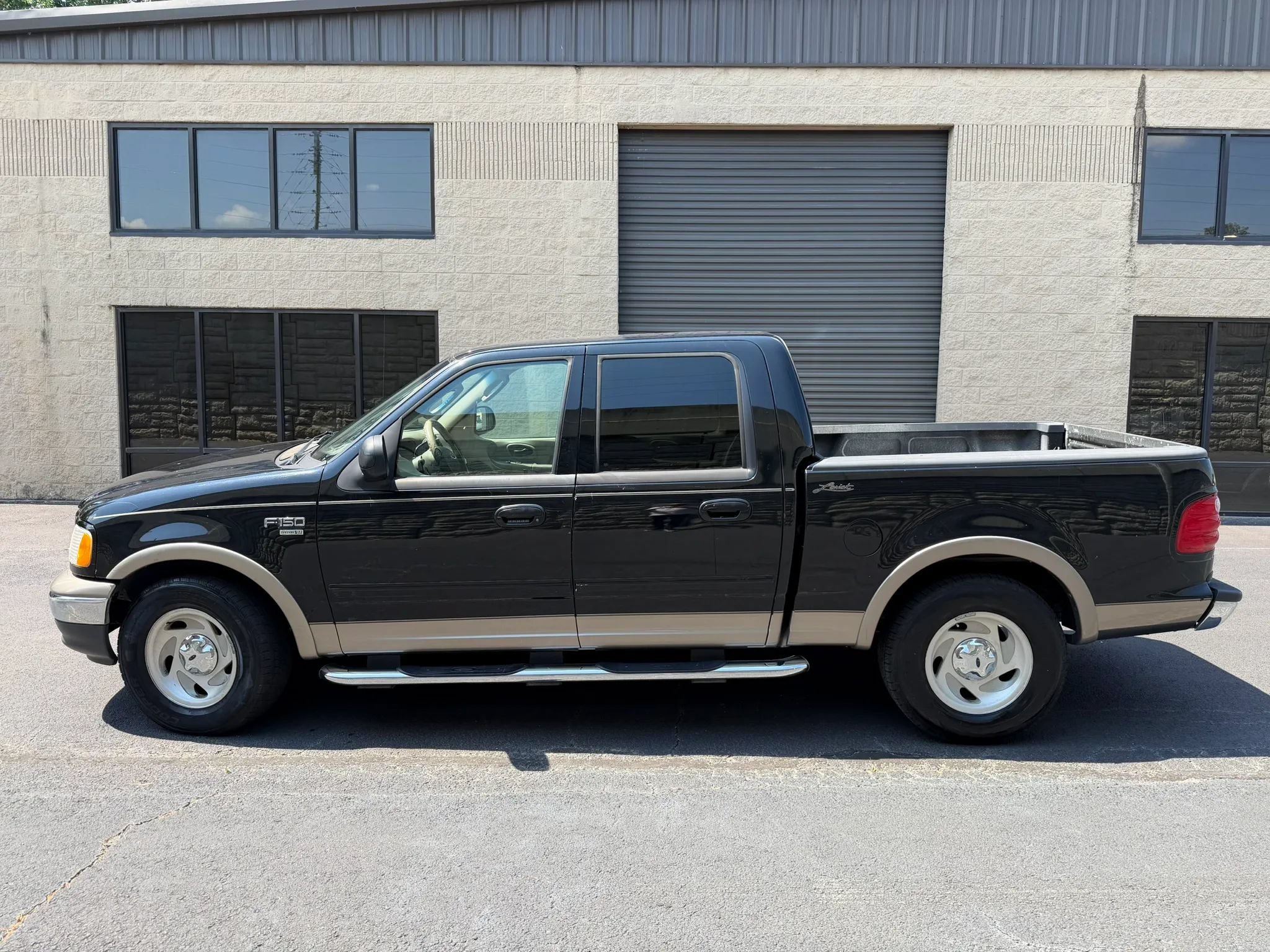 Used 2003 Ford F150 Lariat RWD image 3