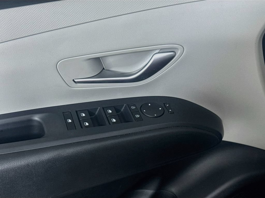 Used 2025 Hyundai Tucson SEL FWD image 17