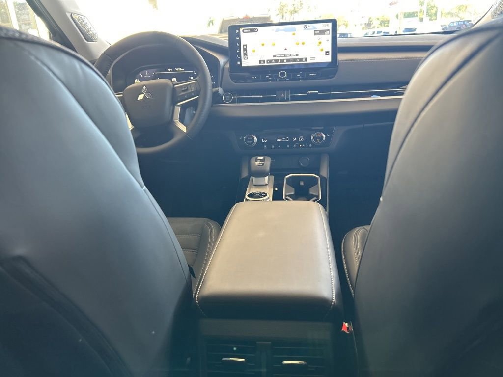 New 2026 Mitsubishi Outlander SE image 28