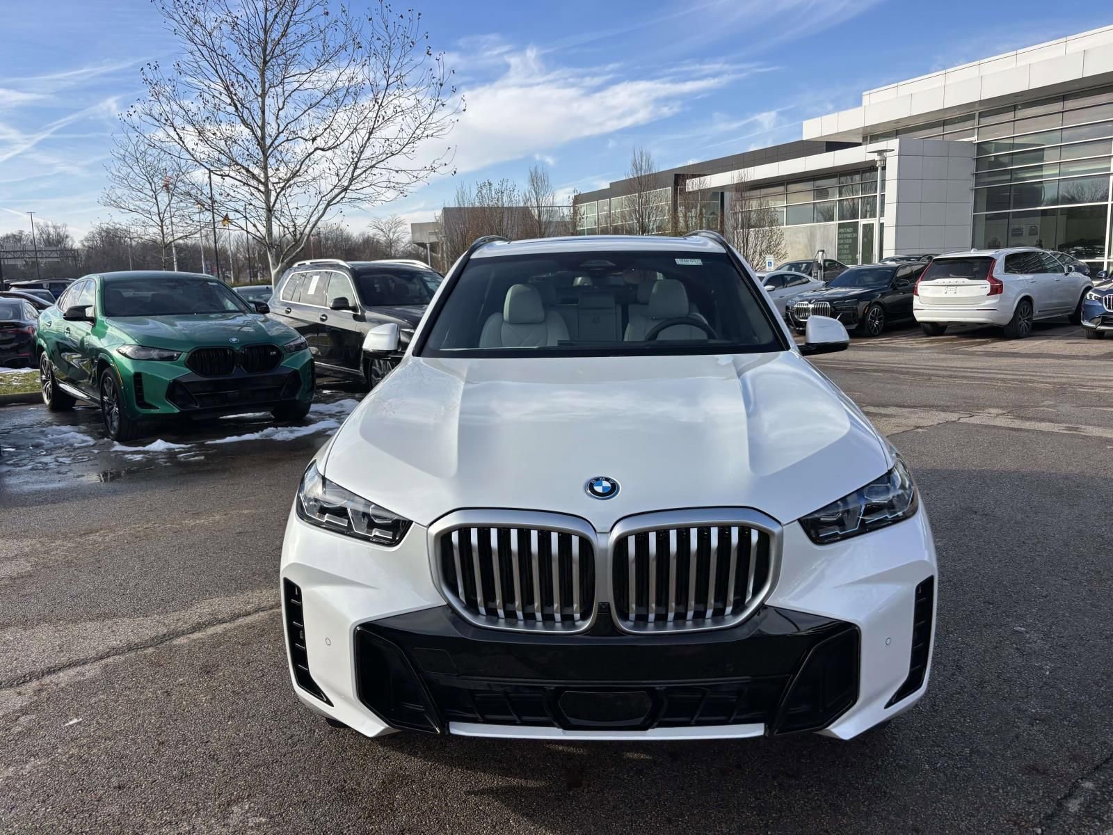New 2026 BMW X5 xDrive50e w/ M Sport Package AWD/4WD image 2