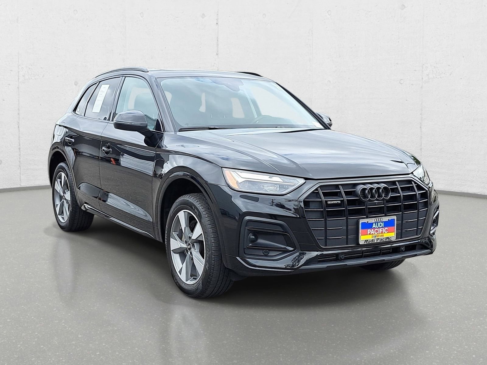 Used 2024 Audi Q5 Premium AWD/4WD image 3