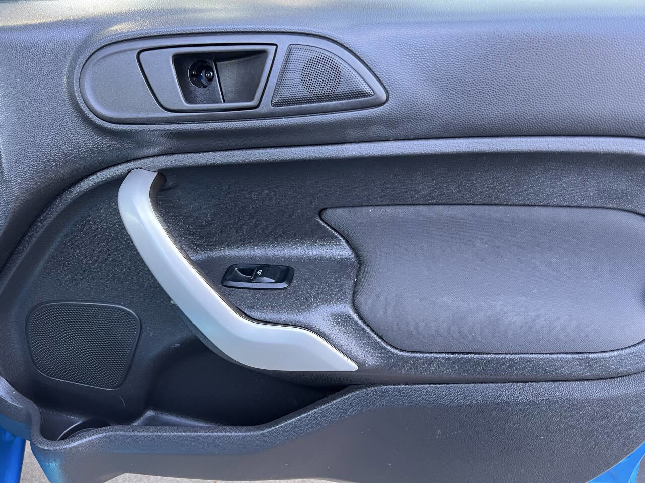 Used 2012 Ford Fiesta SE image 27