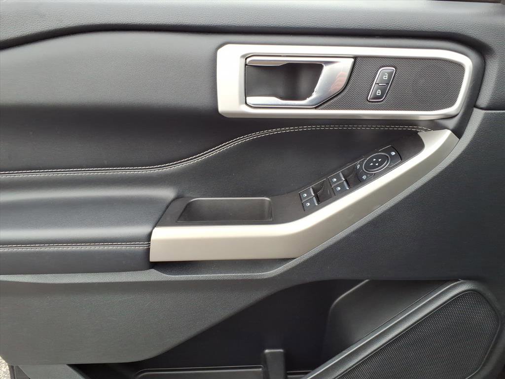 Used 2021 Ford Explorer XLT w/ Equipment Group 202A image 9