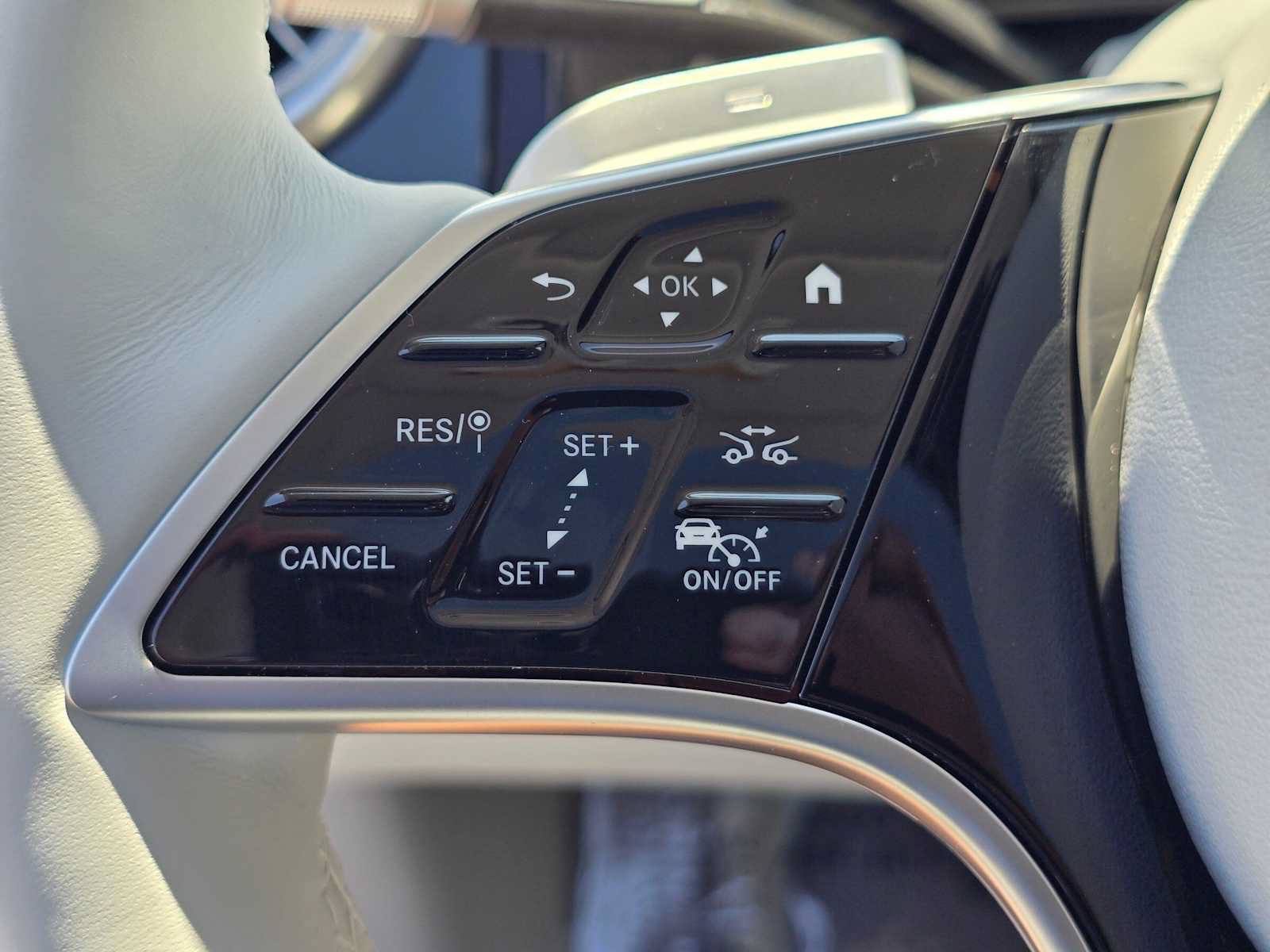 New 2026 Mercedes-Benz EQS 400 4MATIC SUV image 34