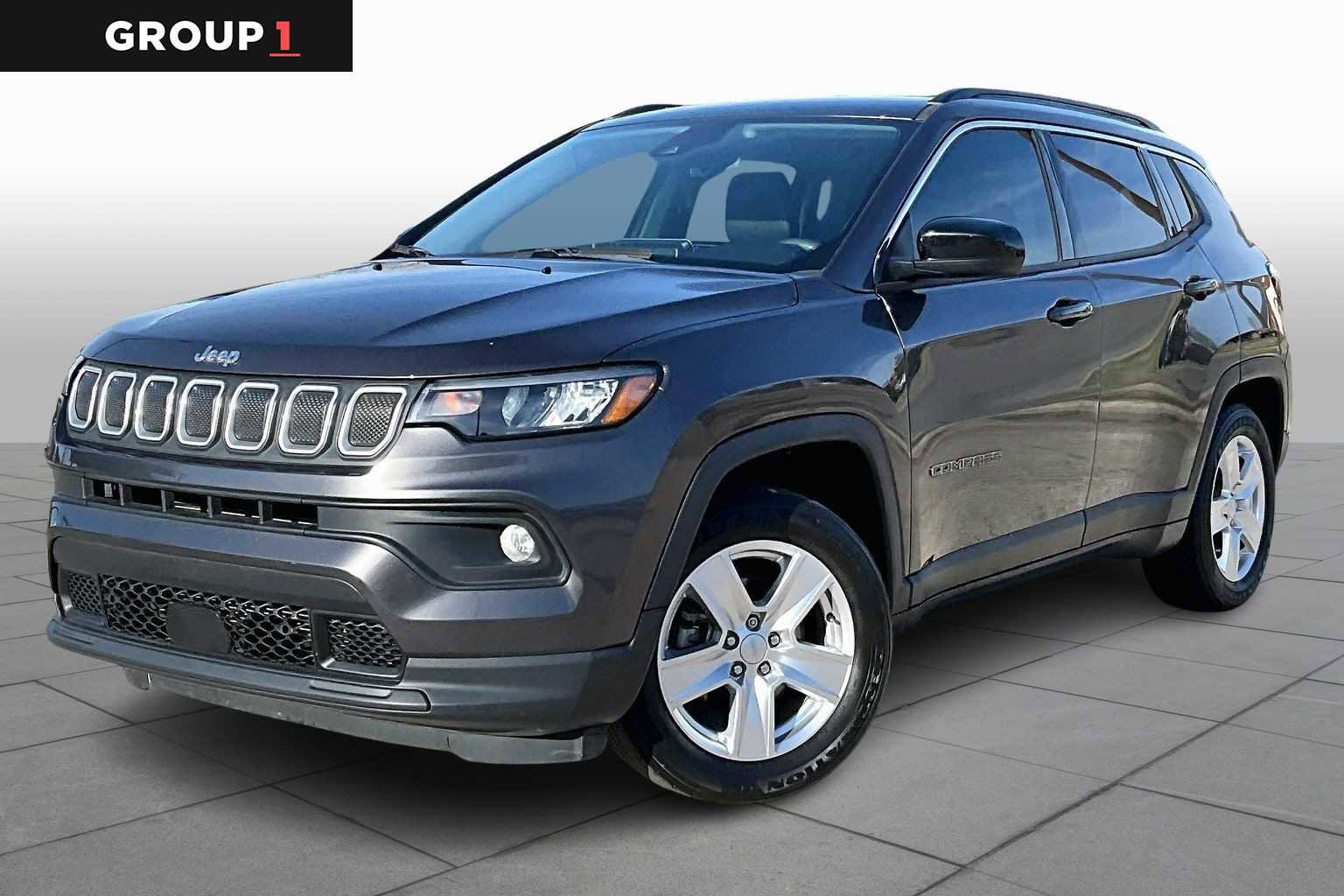Used 2022 Jeep Compass Latitude image 1