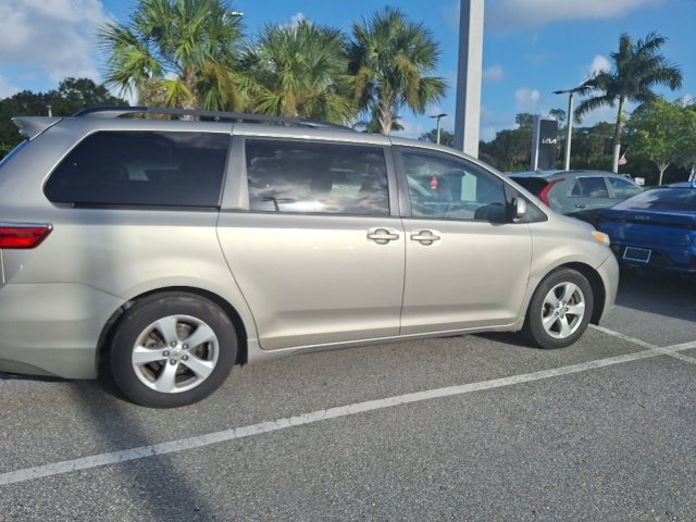 Used 2017 Toyota Sienna LE