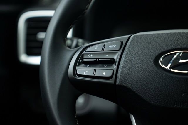 Used 2023 Hyundai Venue SEL image 19
