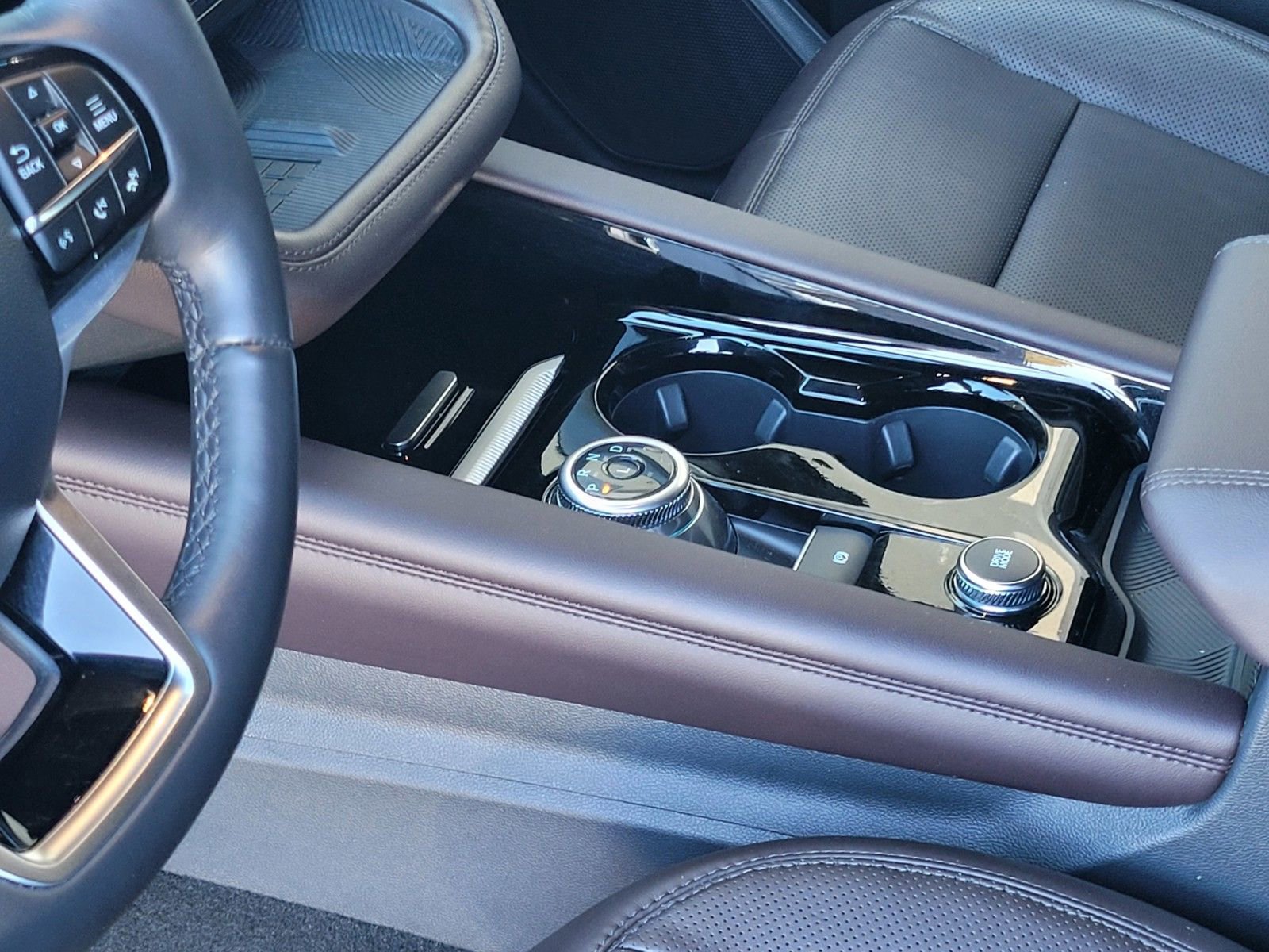 Used 2025 Ford Explorer Platinum w/ LUX Leather Package image 21