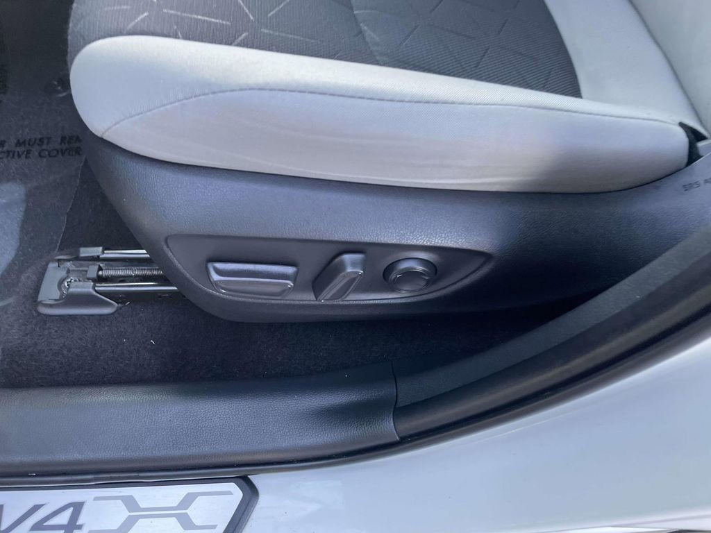 Used 2024 Toyota RAV4 XLE w/ Convenience Package image 30