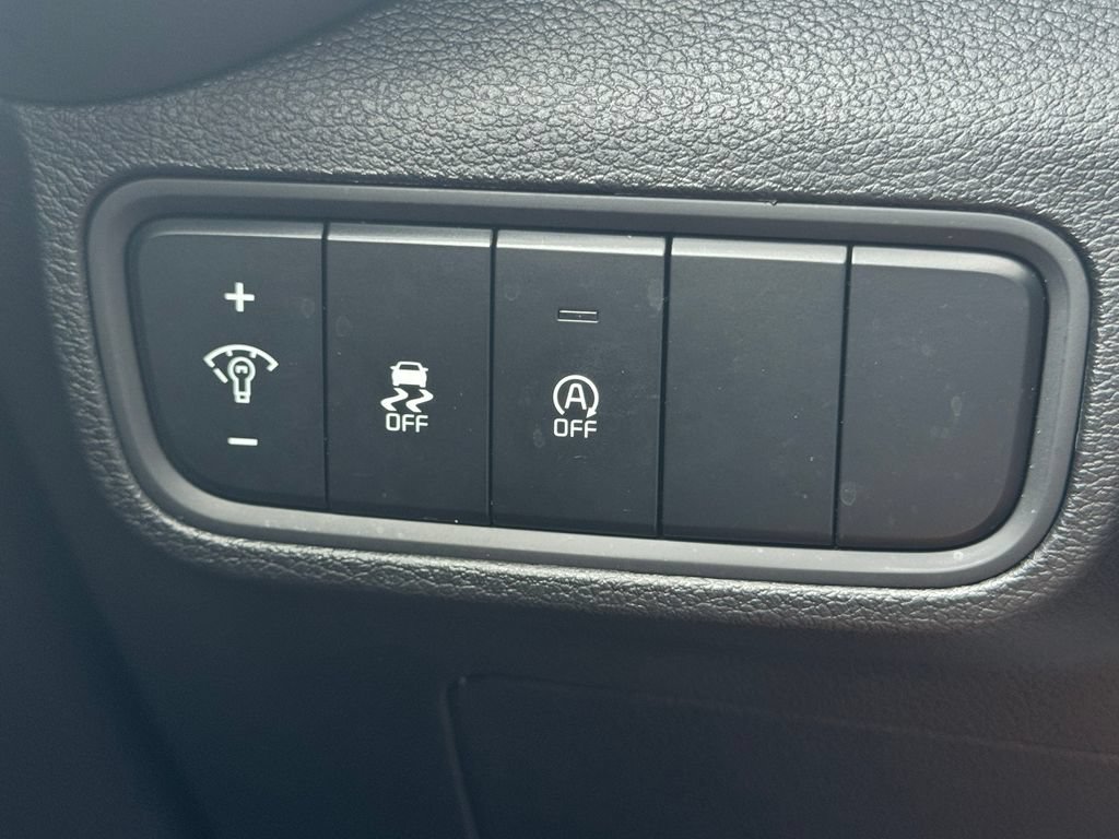 Used 2025 Kia Soul LX w/ LX Technology Package FWD image 27