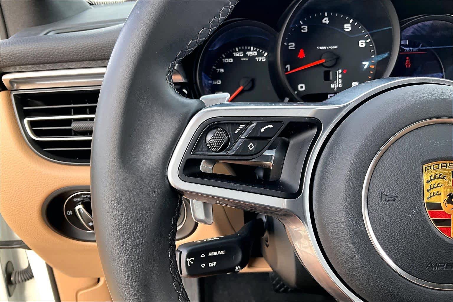 Used 2021 Porsche Macan AWD/4WD image 21