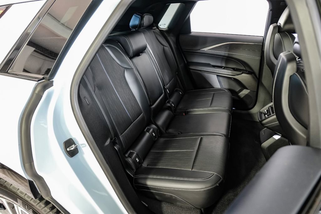 Used 2024 Cadillac Lyriq Luxury image 35