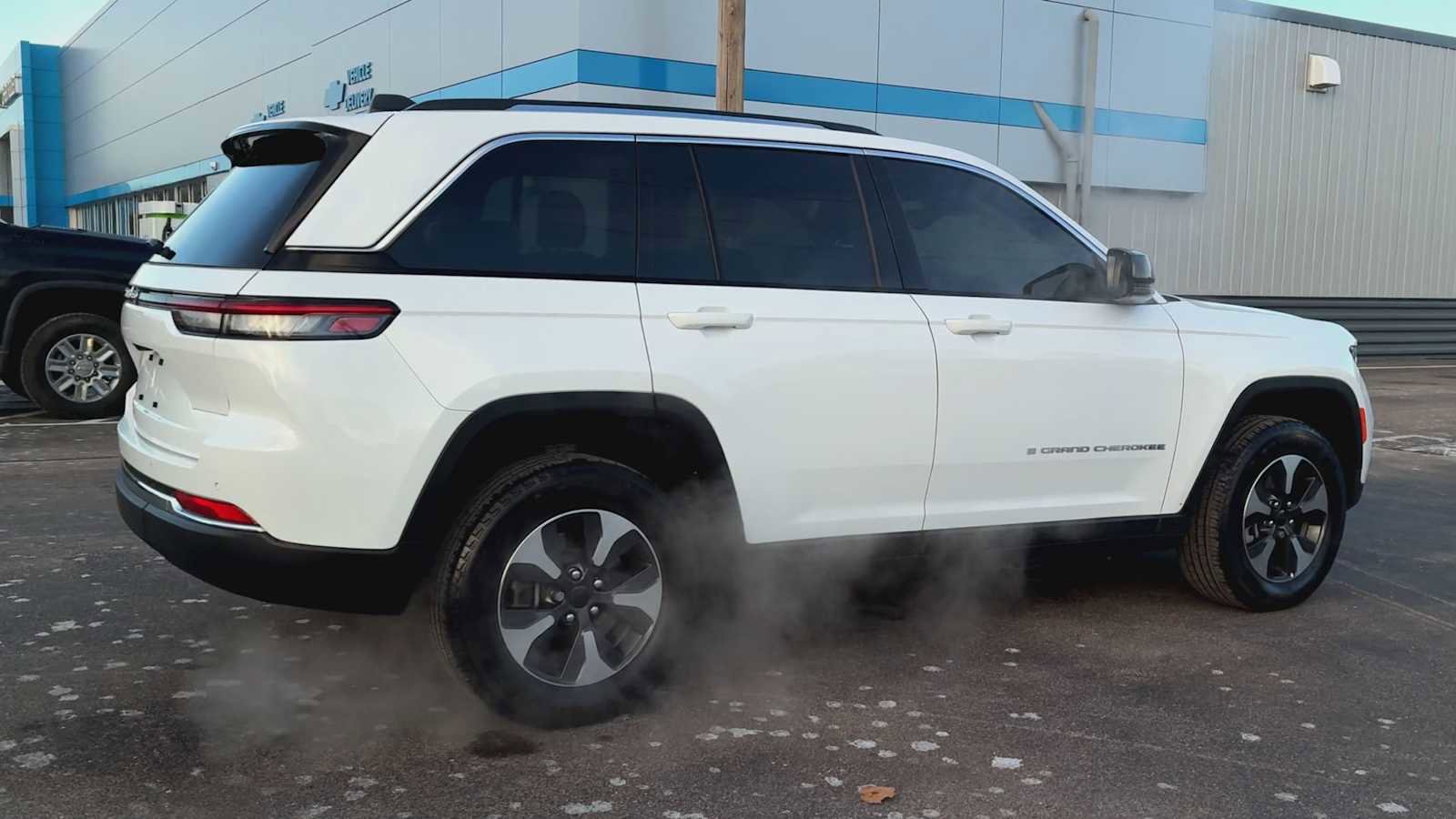Used 2022 Jeep Grand Cherokee Limited 4xe image 2