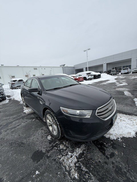 Used 2018 Ford Taurus SE image 2