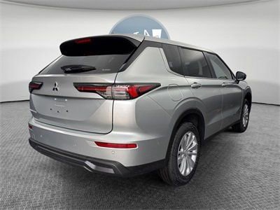 New 2026 Mitsubishi Outlander ES AWD/4WD image 3