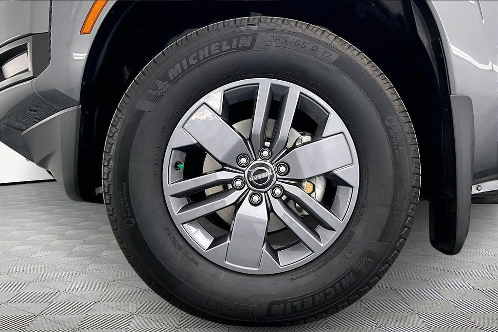 Used 2025 Nissan Frontier SV image 9