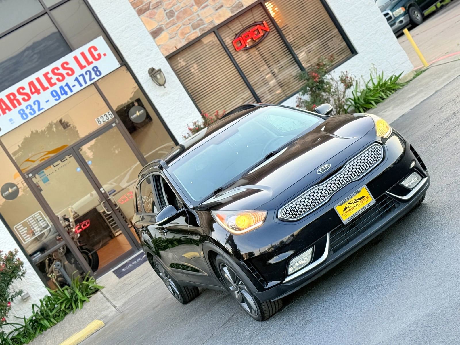 Used 2017 Kia Niro FWD image 4