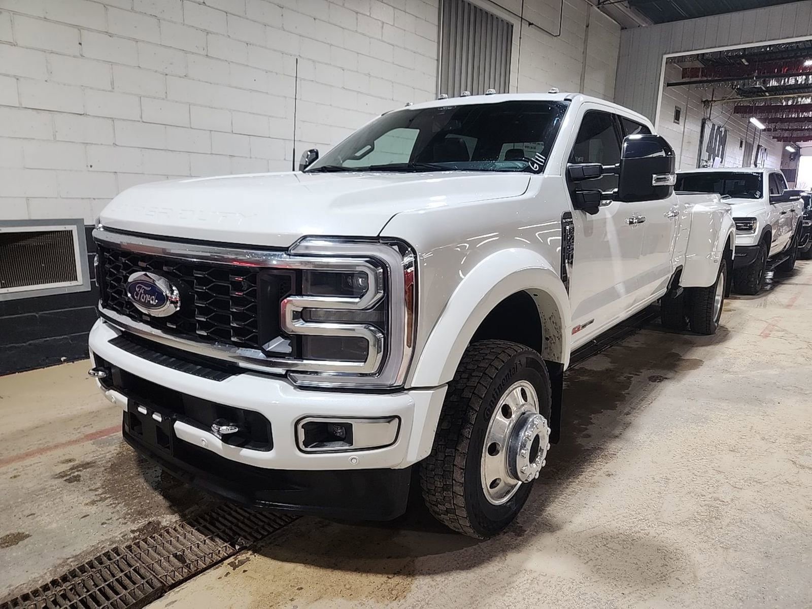 Used 2024 Ford F450 Platinum w/ FX4 Off-Road Package AWD/4WD image 1