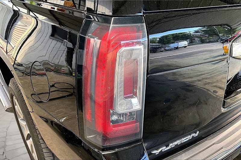 Used 2018 GMC Yukon Denali w/ Open Road Package RWD image 26