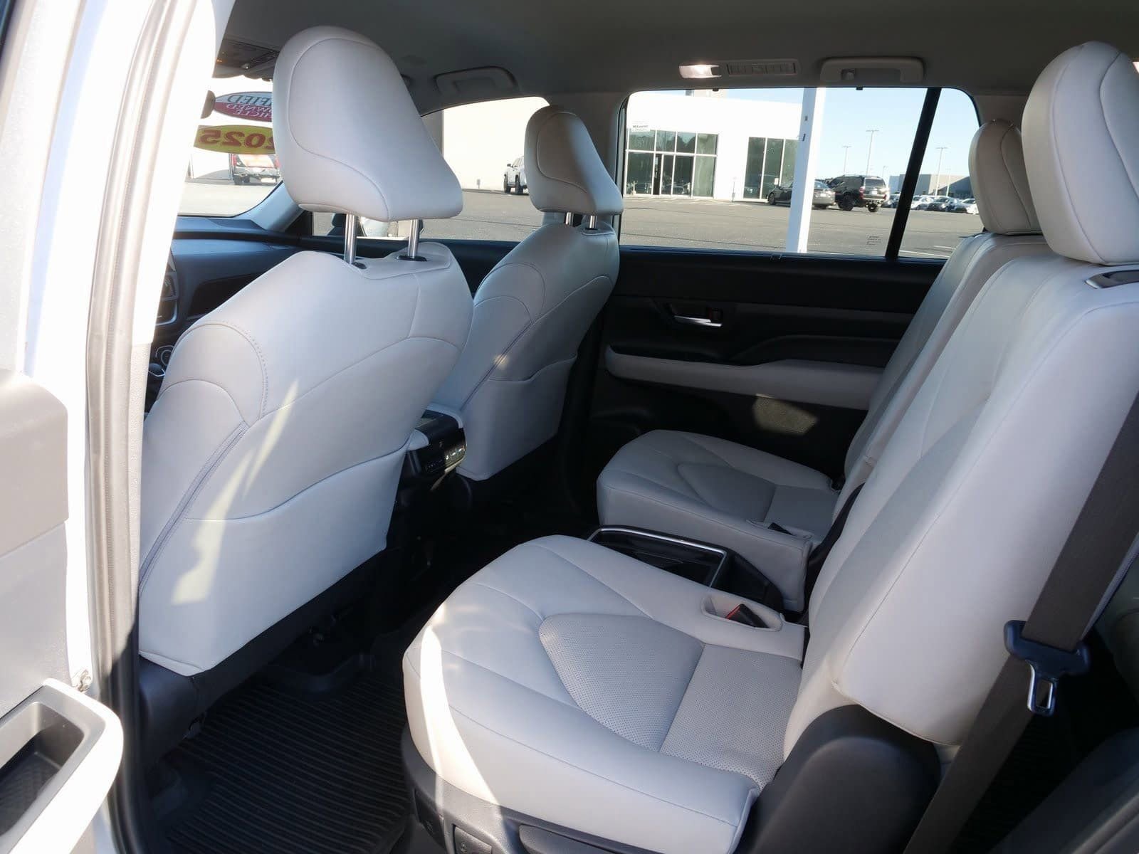 Used 2025 Toyota Grand Highlander AWD image 17