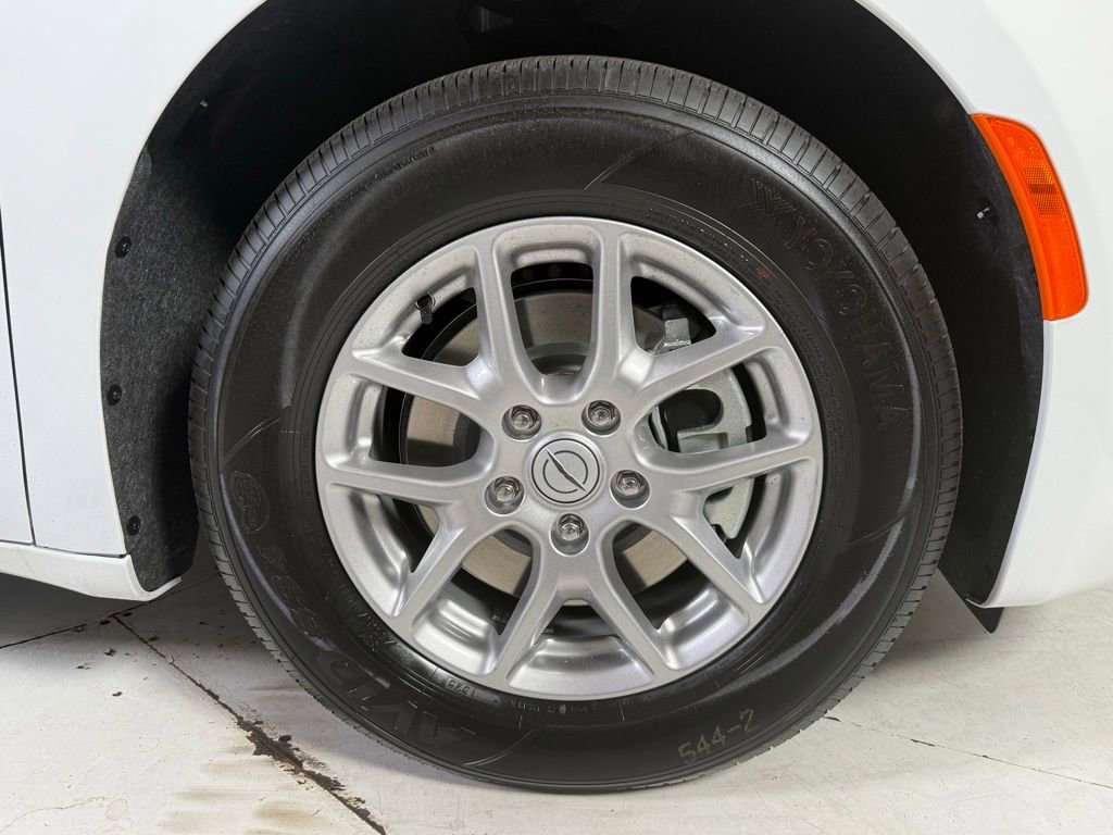 New 2026 Chrysler Voyager LX image 9