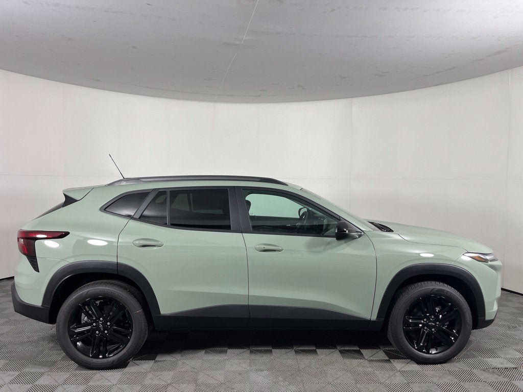 New 2026 Chevrolet Trax ACTIV w/ Sunroof Package FWD image 3